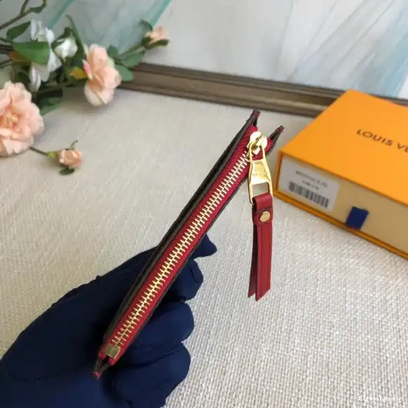 First bag ru HOLDER LOUIS VUITTON CARD ZIPPED 0504